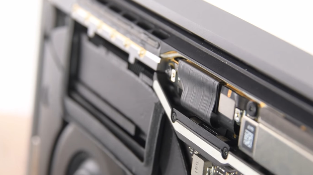 Проблема Flexgate в MacBook Pro